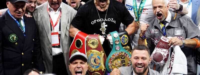Was mach Mehrfach-Champion Oleksandr Usyk (m)? (Archivbild) - Foto: Bradley Collyer/PA Wire/dpa