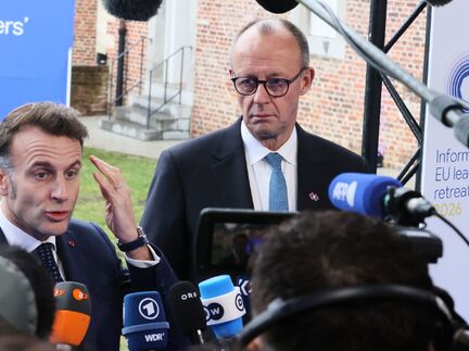 Betonen vor dem EU-Gipfel ihre Einigkeit: Macron und Merz.  - Foto: Francois Walschaerts/AP/dpa