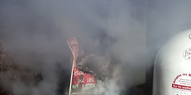 FW-OLL: Altkleidercontainer in Flammen - Foto: presseportal.de