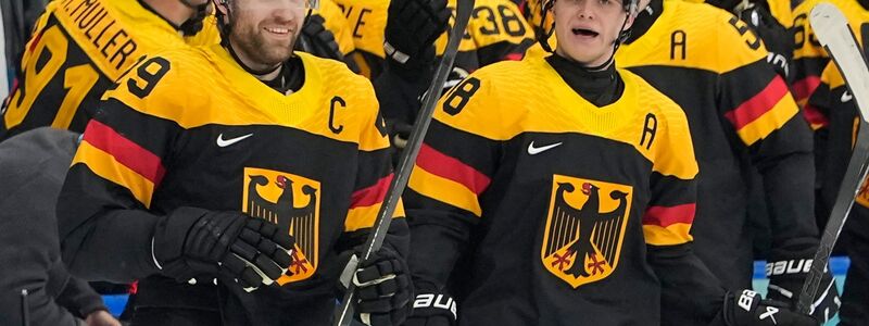 Leon Draisaitl und Tim Stützle führen Deutschlands Eishockey-Team zum Sieg gegen Dänemark - Foto: Hassan Ammar/AP/dpa