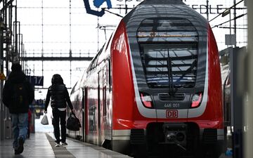 Der tödliche Angriff auf einen Zugbegleiter in einem Regionalzug hat bundesweit Entsetzen ausgelöst. (Archivbild) - Foto: Michael Brandt/dpa