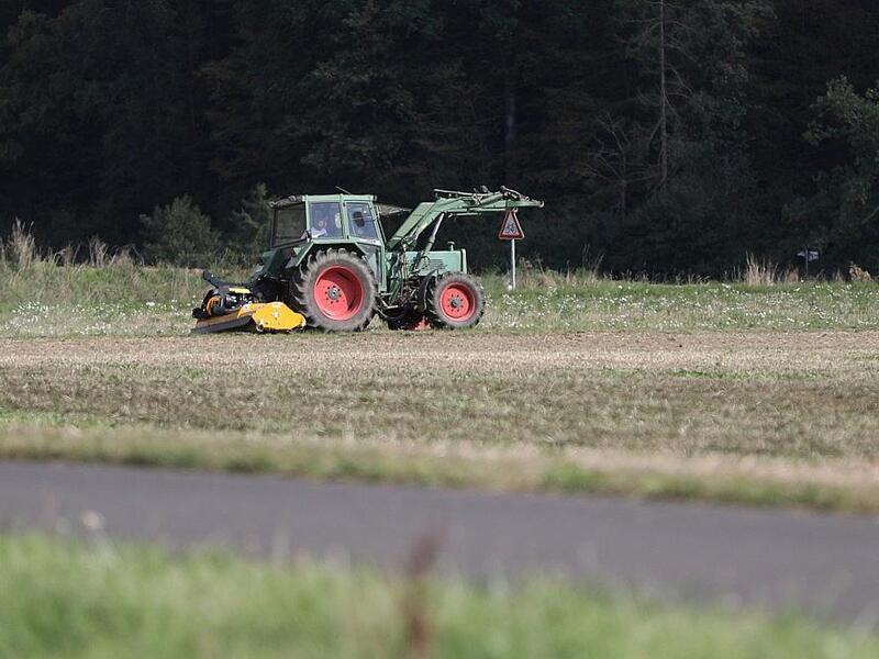 Bauer auf Traktor (Archiv) - Foto: via dts Nachrichtenagentur