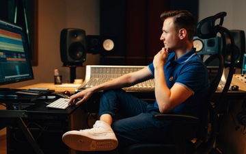 Der Hörbuchmarkt boomt: Patrick Khatrao von der Golden Voice Academy verrät, wie du mit Stimme, System und KI in die Audioindustrie startest - Foto: presseportal.de