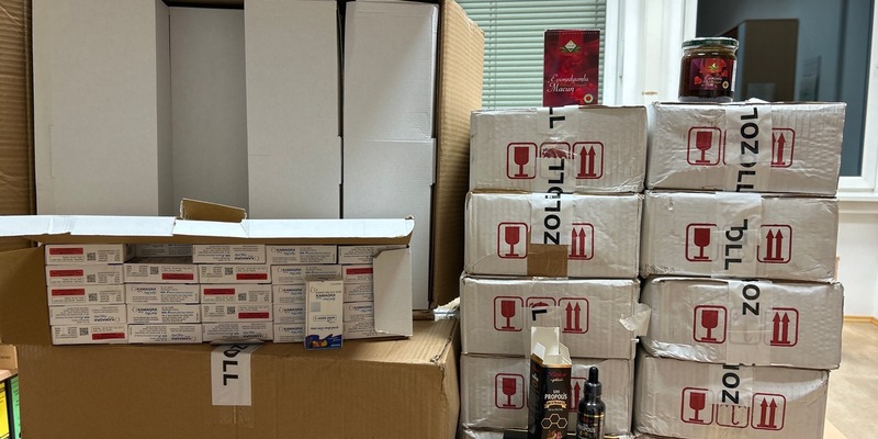 HZA-LA: Landshuter Zoll stoppt Schmuggel von Potenzmitteln/ Zollbeamte des Zollamts Suben sowie der Kontrolleinheit Verkehrswege Passau ziehen größere Menge illegaler Potenzmittel aus dem Verkehr - Foto: presseportal.de