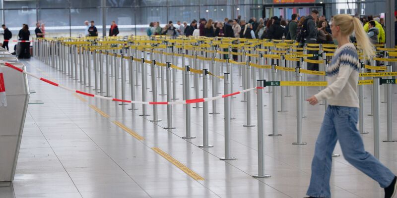 Der Betrieb am Flughafen Köln/Bonn war zeitweilig gestört. - Foto: Henning Kaiser/dpa