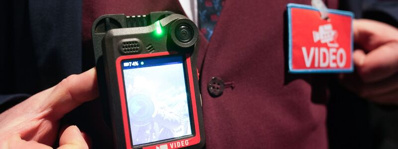 Bodycams zum Schutz der Beschäftigten vor Übergriffen sind noch nicht überall im Einsatz. (Archivbild) - Foto: Marcus Brandt/dpa
