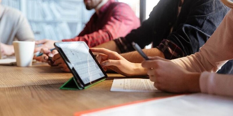 Digitalisierung im Verein - Foto: @freepik.com/drobotdean