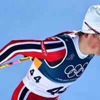 Johannes Hoesflot Klaebo hat sein achtes Gold bei Winterspielen gewonnen. - Foto: Daniel Karmann/dpa