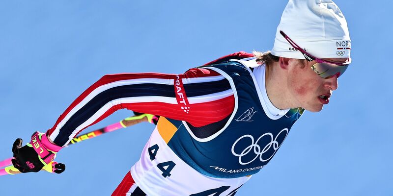 Johannes Hoesflot Klaebo hat sein achtes Gold bei Winterspielen gewonnen. - Foto: Daniel Karmann/dpa