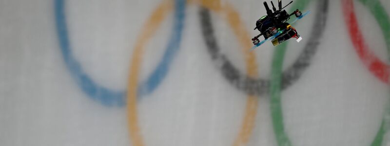 Eine Drohne fliegt durch den Eiskanal von Cortina d'Ampezzo. (Archivbild) - Foto: Robert Michael/dpa
