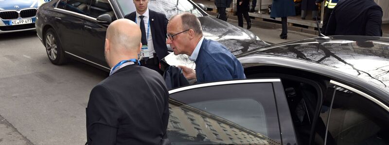 Bestätigt vertrauliche Gespräche über europäische nukleare Abschreckung: Bundeskanzler Friedrich Merz. - Foto: Felix Hörhager/dpa