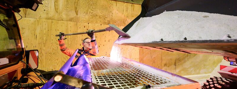Straßendienst-Beschäftigte sind nur einige der Betroffenen der Tarifverhandlungen für den öffentlichen Dienst. (Archivbild) - Foto: Philipp Schulze/dpa