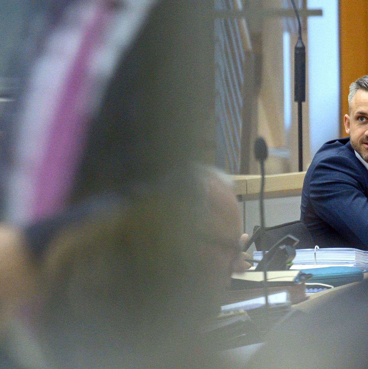 Der Spitzenkandidat der AfD für die Landtagswahl in Sachsen-Anhalt, Ulrich Siegmund, sagt, Angehörigen von Parteifreunden könne er vertrauen, das sei wichtig bei Mitarbeitern. (Archivbild)  - Foto: Klaus-Dietmar Gabbert/dpa