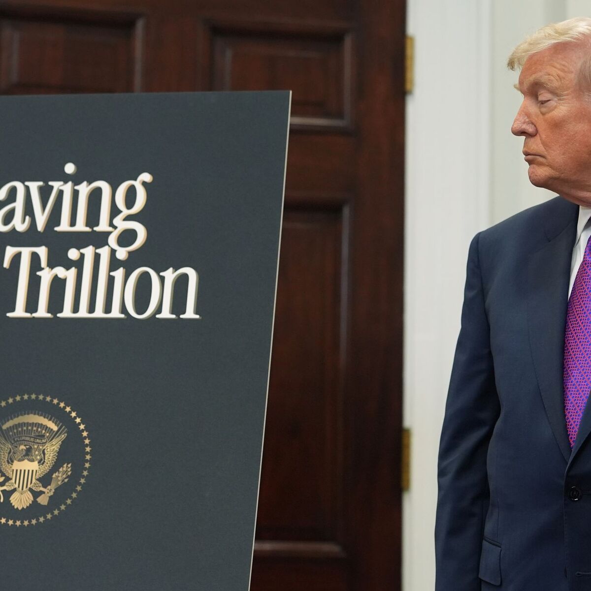 Trump verspricht sich große Einsparungen durch seinen Anti-Klima-Kurs. - Foto: Evan Vucci/AP/dpa