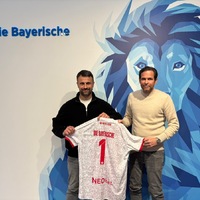 Mehr Präsenz im größten Ballungsraum Deutschlands: Die Bayerische startet Premium Partnerschaft mit Fußballverein Rot-Weiss Essen - Foto: presseportal.de