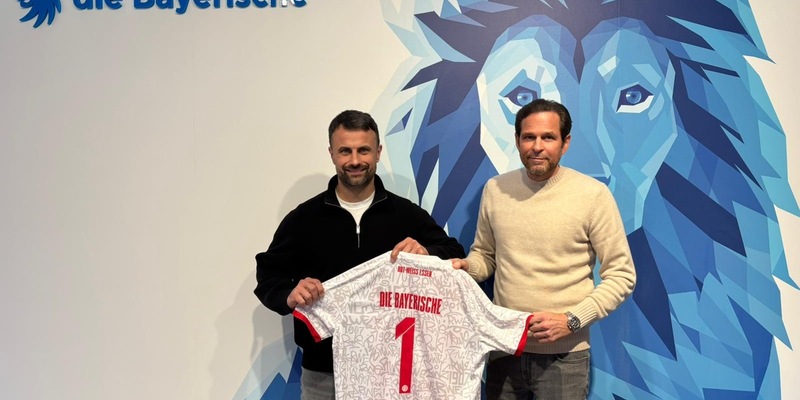 Mehr Präsenz im größten Ballungsraum Deutschlands: Die Bayerische startet Premium Partnerschaft mit Fußballverein Rot-Weiss Essen - Foto: presseportal.de