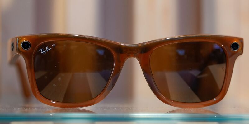 Die Meta-Brillen sind mit Kamera, Mikrofon und Lautsprechern ausgestattet. (Archivbild) - Foto: Godofredo A. Vásquez/AP/dpa