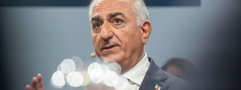 Pahlavi nennt es sein Lebensziel, im Iran den Weg für demokratische Wahlen zu ebnen. Eigene Machtambitionen hat er keine. - Foto: Marijan Murat/dpa