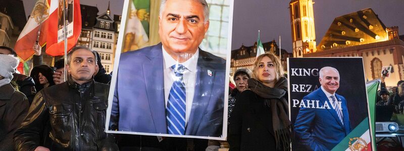 Rund um das Tagungshotel im Hotel Bayerischer Hof wurde schon zum Auftakt der Sicherheitskonferenz gegen die Regierung im Iran demonstriert. Am Samstag werden 100.000 Menschen bei einer weiteren Großkundgebung auf der Theresienwiese erwartet. - Foto: Boris Roessler/dpa