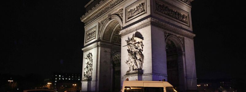 Am Triumphbogen wurde ein Gendarm angegriffen. - Foto: Guillaume Baptiste/AFP/dpa