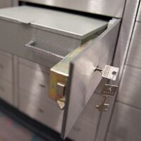 Erneut wurden in einer Bankfiliale Schließfächer aufgebrochen, diesmal in Stuhr bei Bremen. (Symbolbild)  - Foto: Daniel Reinhardt/dpa/dpa-tmn