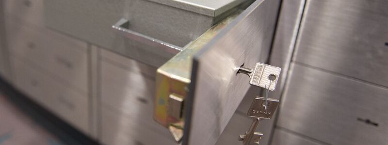 Erneut wurden in einer Bankfiliale Schließfächer aufgebrochen, diesmal in Stuhr bei Bremen. (Symbolbild)  - Foto: Daniel Reinhardt/dpa/dpa-tmn