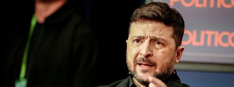 Wolodymyr Selenskyj sitzt bei einer Veranstaltung auf der Münchner Sicherheitskonferenz. - Foto: Kay Nietfeld/dpa