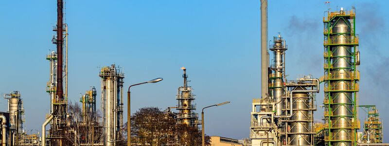 Die PCK-Raffinerie in Schwedt/Oder befürchtet negative Folgen für die Versorgung mit Sprit und Heizöl, falls US-Sanktionen in Kraft treten (Archivbild). - Foto: Patrick Pleul/dpa