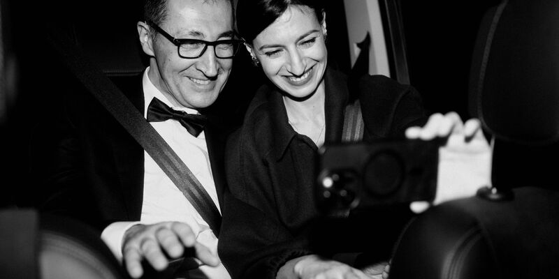 Sind jetzt ein Ehepaar: Grünen-Spitzenkandidat Cem Özdemir und Flavia Zaka. - Foto: Alwin Maigler/Team Cem Özdemir /dpa