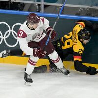 Reinfall für Leon Draisaitl und Co.: Gegen Lettland setzt es die erste Niederlage bei Olympia.  - Foto: Peter Kneffel/dpa