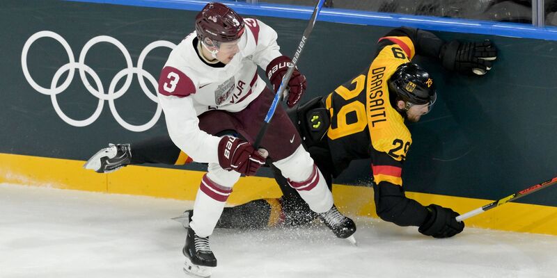 Reinfall für Leon Draisaitl und Co.: Gegen Lettland setzt es die erste Niederlage bei Olympia. - Foto: Peter Kneffel/dpa
