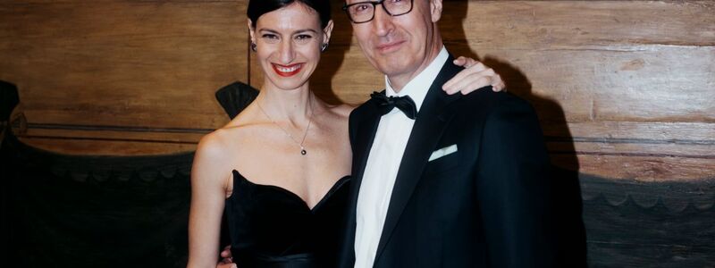 Arm in Arm und nun auch verheiratet durchs Leben. - Foto: Alwin Maigler/Team Cem Özdemir /dpa