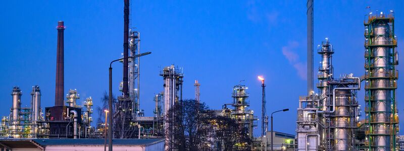 Die PCK-Raffinerie in Schwedt/Oder befürchtet negative Folgen für die Versorgung mit Sprit und Heizöl, falls US-Sanktionen in Kraft treten. (Archivbild) - Foto: Patrick Pleul/dpa