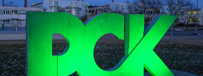 Die Leitung der Raffinerie PCK bittet die Bundesregierung um Unterstützung, damit US-Sanktionen ausbleiben. (Archivbild) - Foto: Patrick Pleul/dpa