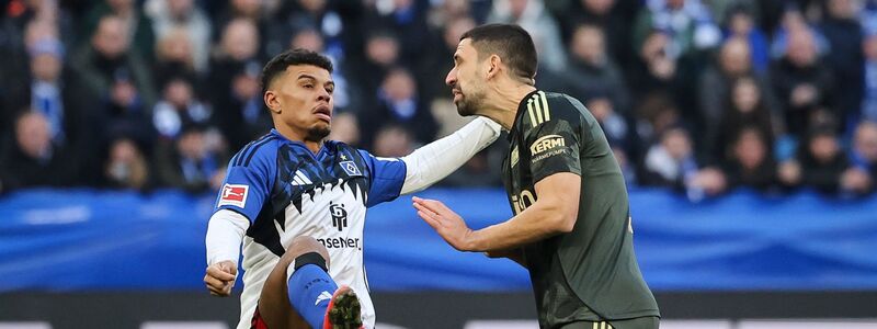 Erzielte seine Saisontore drei und vier: HSV-Stürmer Ransford Königsdörffer (l) im Duell mit Berlins Rani Khedira - Foto: Christian Charisius/dpa