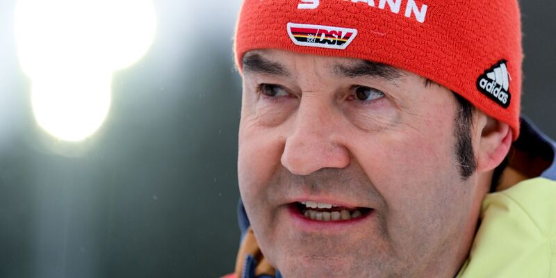 DSV-Sportdirektor Horst Hüttel sieht nach Berichten um mögliche Manipulationsmethoden im Skispringen Handlungsbedarf. (Archivbild) - Foto: Hendrik Schmidt/dpa