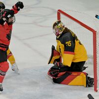 Torhüterin Sandra Abstreiter patzte zweimal - Foto: Peter Kneffel/dpa