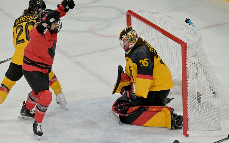 Torhüterin Sandra Abstreiter patzte zweimal - Foto: Peter Kneffel/dpa