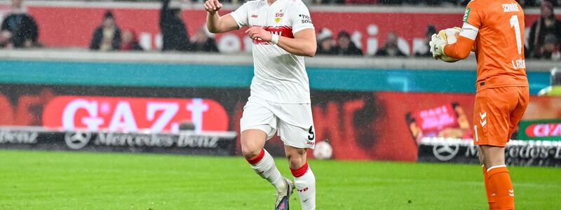 Beim 1:0 von Ermedin Demirovic war FC-Keeper Marvin Schwäbe machtlos. - Foto: Harry Langer/dpa