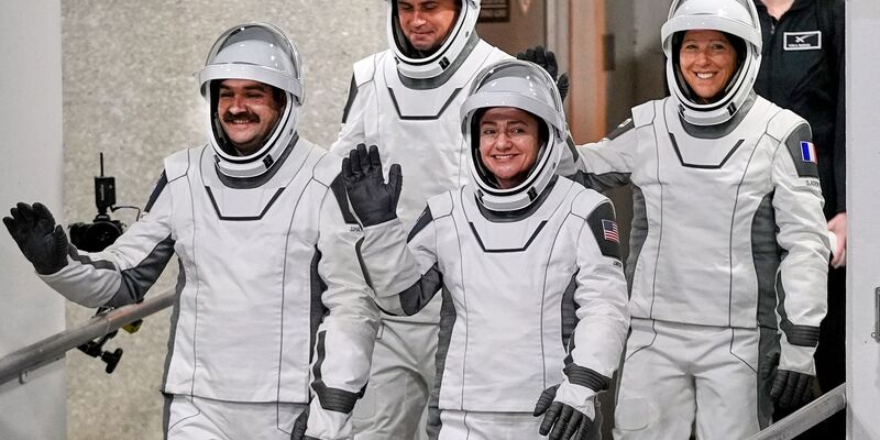 Die Crew 12 ist an der ISS angekommen. (Archivbild) - Foto: John Raoux/AP/dpa