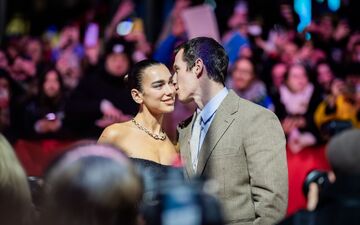 Popstar Dua Lipa besuchte überraschend die Berlinale. - Foto: Christoph Soeder/dpa