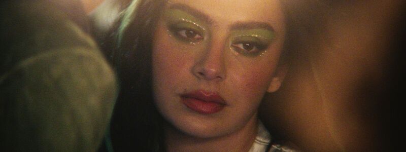 Charli xcx in einer Szene des Films.  - Foto: -/Universal Pictures/dpa