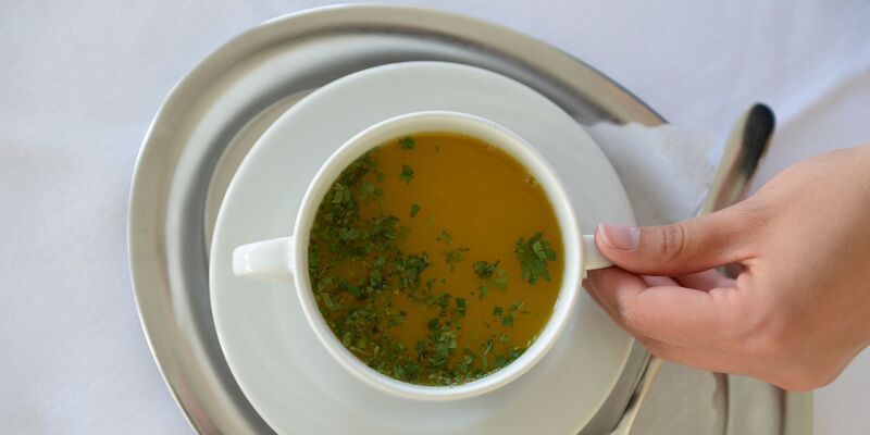 Eine große Mehrheit der Menschen unter 30 Jahren findet Fasten sinnvoll. (Archivbild) - Foto: Felix Kästle/dpa