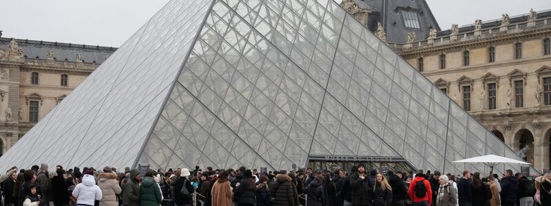 Wegen Skandalen und Pannen sorgt das Weltmuseum seit Monaten für Negativschlagzeilen. - Foto: Michel Euler/AP/dpa