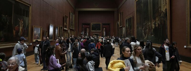 Wie lässt sich der Besucherstrom entzerren? Mehrere kleine Museumseingänge statt eines zentralen Nadelöhrs? - Foto: Thibault Camus/AP/dpa