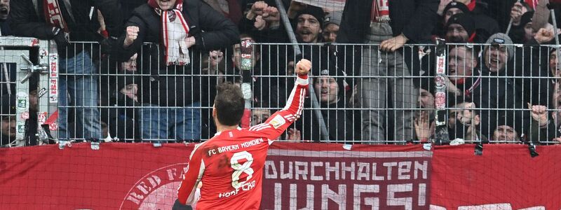 Leon Goretzka jubelt über sein Tor in Bremen. - Foto: Carmen Jaspersen/dpa