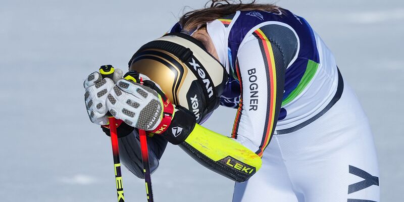 Medaille knapp verpasst: Lena Dürr fällt im zweiten Lauf bei Olympia noch zurück. - Foto: Michael Kappeler/dpa