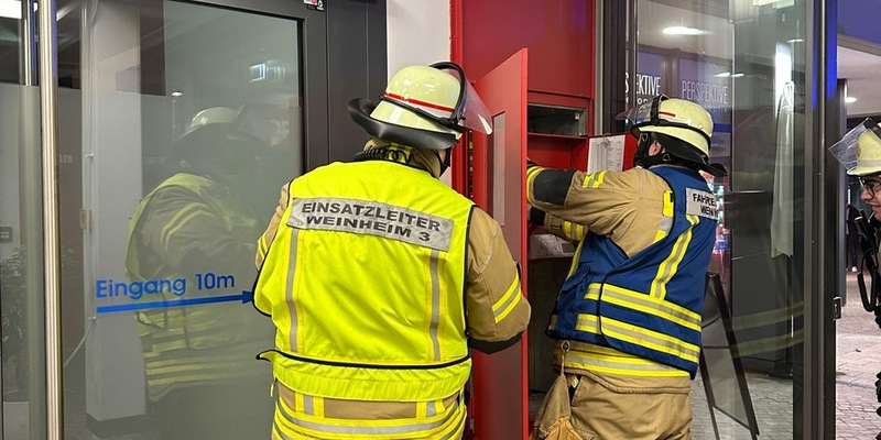 FW Weinheim: Handdruckmelder missbraucht - Weinheimer Feuerwehr rückt umsonst ins Karlsberg Carré aus - Foto: presseportal.de