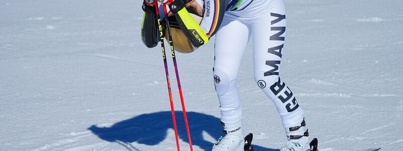Geknickt nach dem fehlerhaften Finale: Lena Dürr. - Foto: Michael Kappeler/dpa