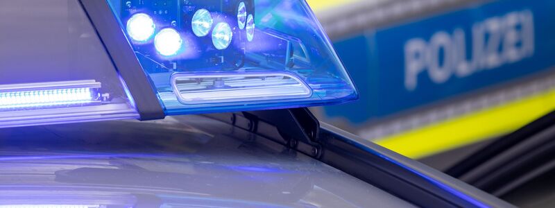 Im Landkreis Rostock rückte die Polizei nach dem tödlichen Unfall eines 11 Jahre alten Jungen aus. (Symbolbild) - Foto: Daniel Karmann/dpa